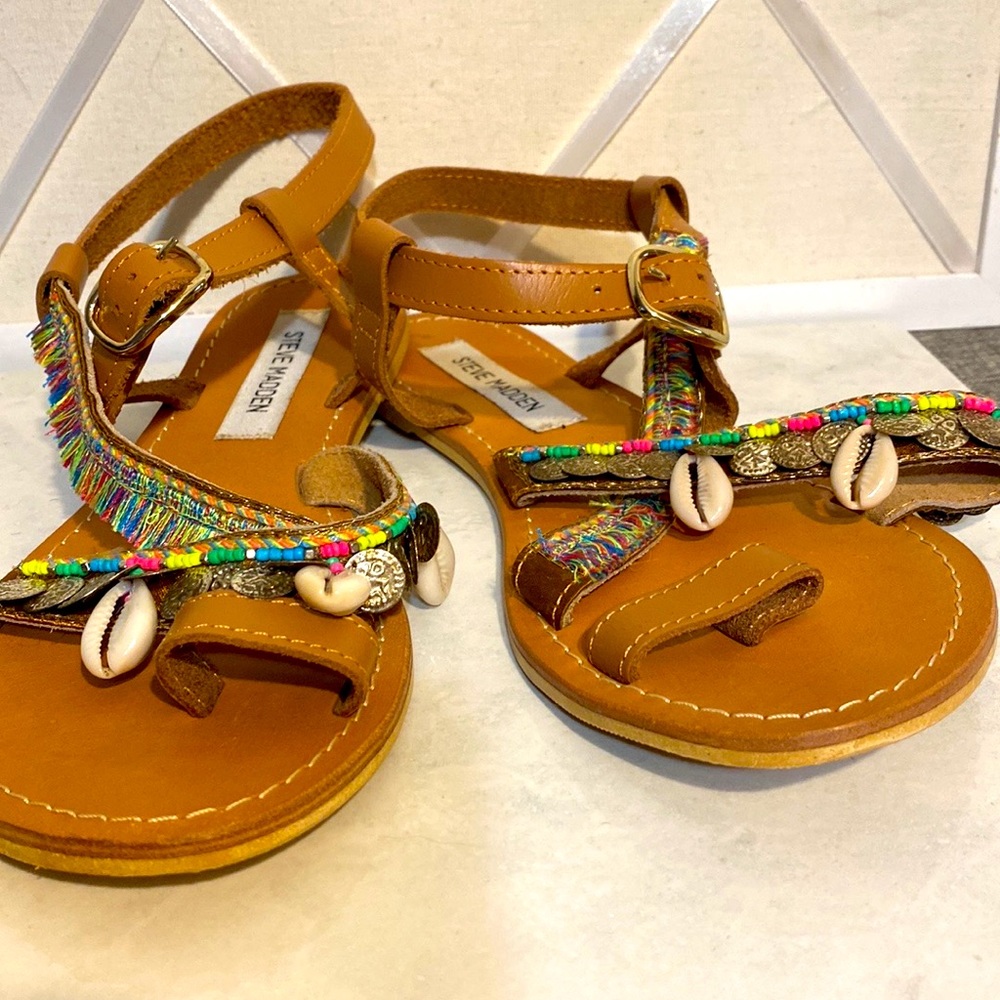 Shell&Fringe (s8) Steve Madden Rowen Sandal